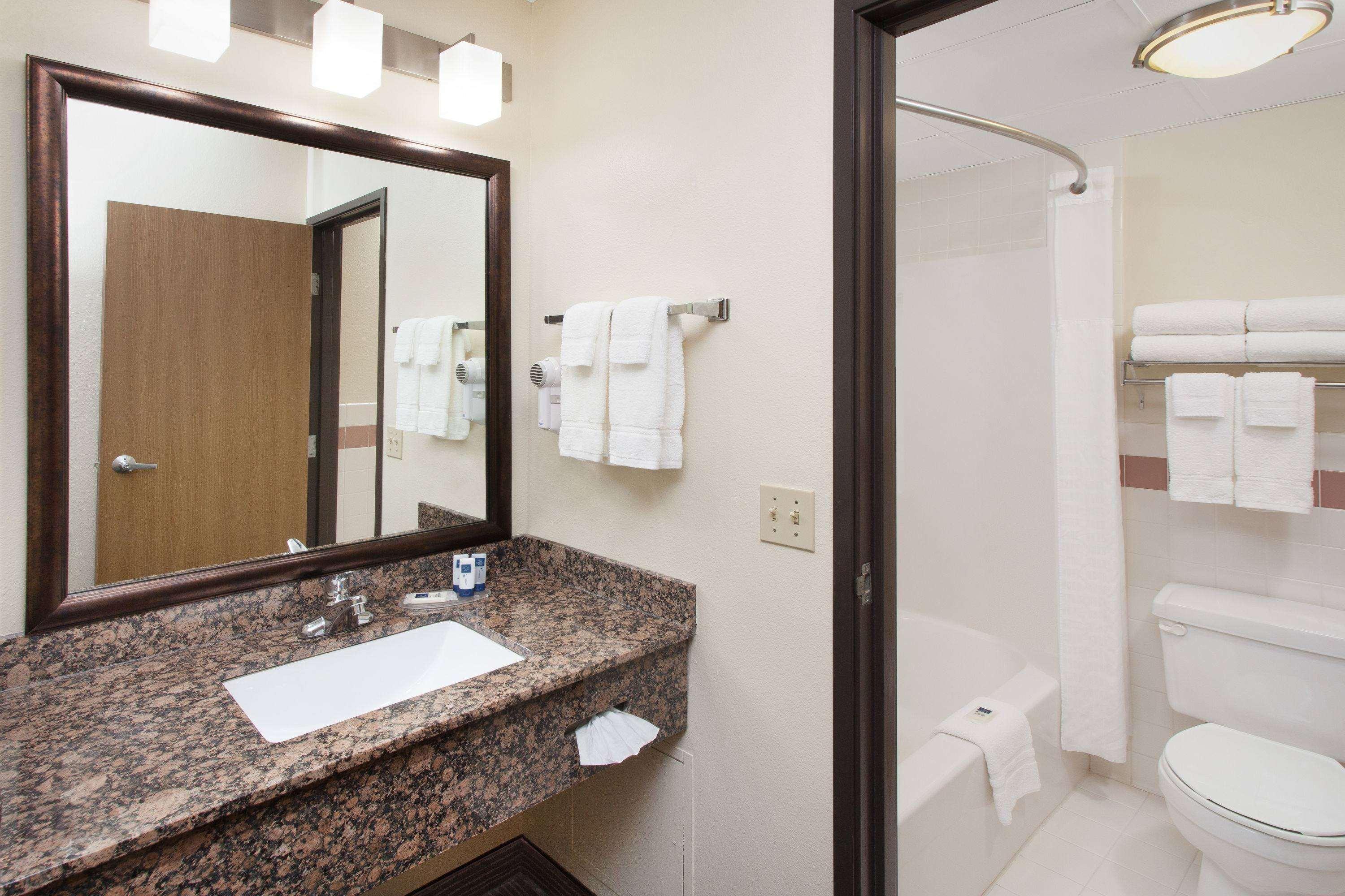 Americinn By Wyndham Grundy Center Ngoại thất bức ảnh